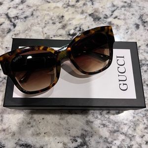 Women’s sunglasses NIB